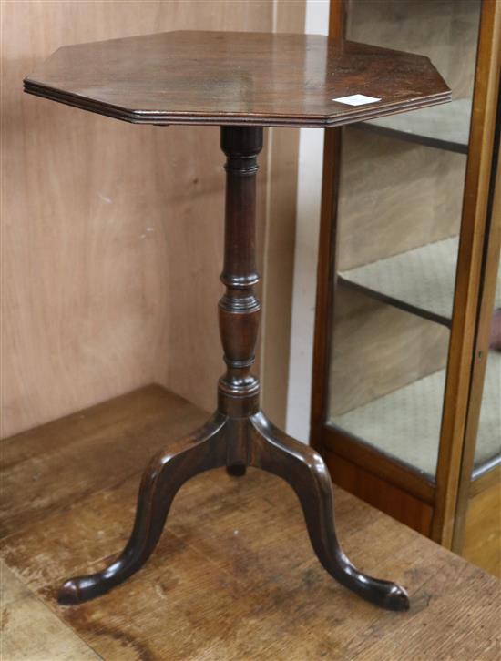 A Georgian mahogany tripod table W.46cm